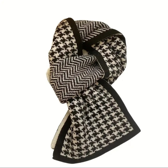 NEW! Black & White Scarf - BTQ - Picture 3 of 6